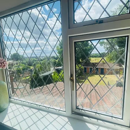 The Modern Bay - Stylish 5-bed Retreat With Garden Dom wakacyjny *