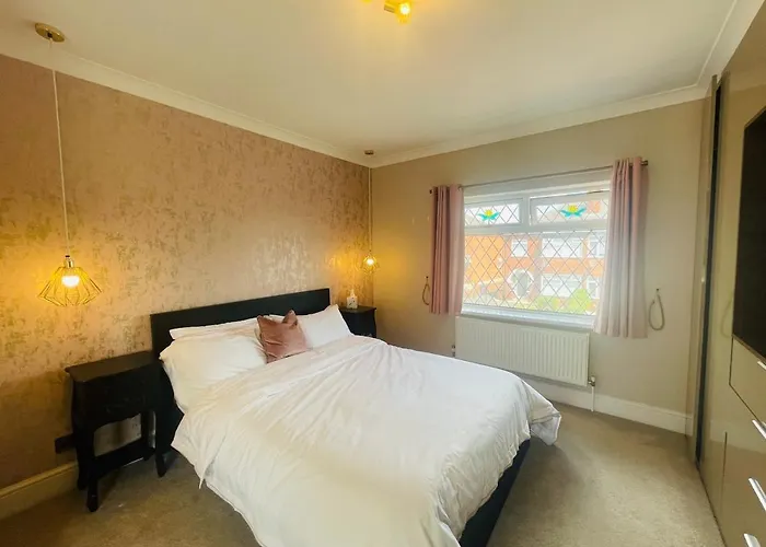 The Modern Bay - Stylish 5-bed Retreat With Garden Dom wakacyjny Leeds (West Yorkshire)