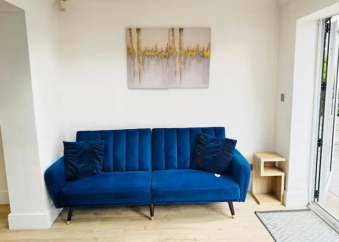 Dom wakacyjny The Modern Bay - Stylish 5-bed Retreat With Garden