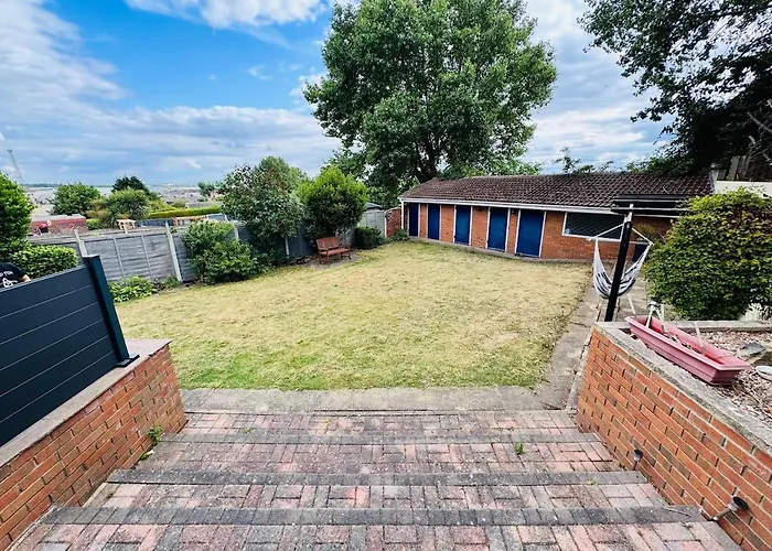 The Modern Bay - Stylish 5-bed Retreat With Garden Dom wakacyjny Leeds (West Yorkshire)