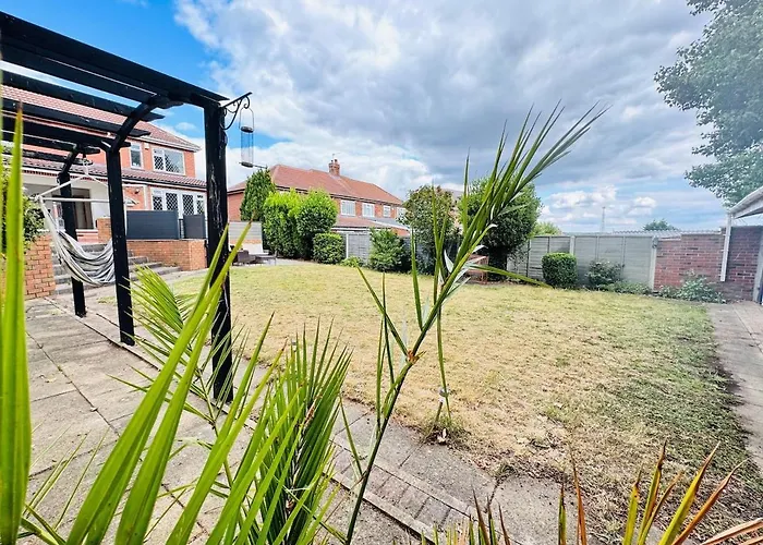 The Modern Bay - Stylish 5-bed Retreat With Garden Dom wakacyjny