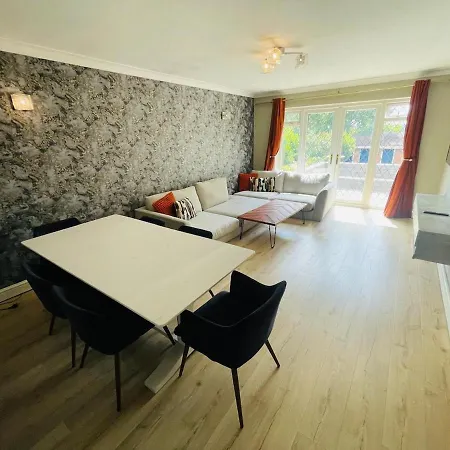 בית נופש The Modern Bay - Stylish 5-bed Retreat With Garden לידס