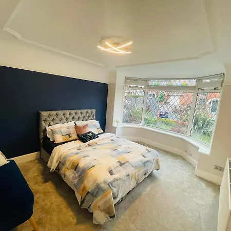 Feriehus The Modern Bay - Stylish 5-bed Retreat With Garden