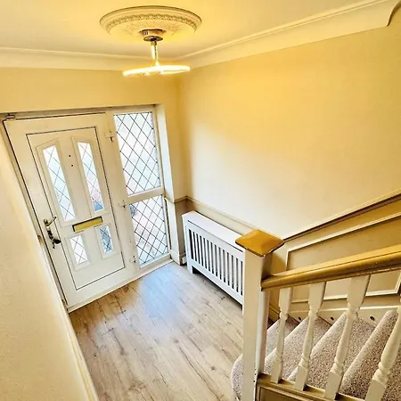 Feriehus The Modern Bay - Stylish 5-bed Retreat With Garden *