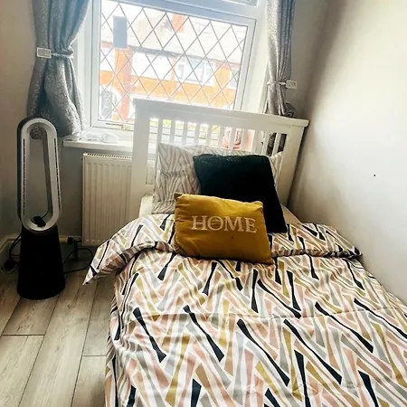 Feriehus The Modern Bay - Stylish 5-bed Retreat With Garden Leeds (West Yorkshire)