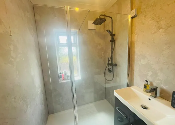 The Modern Bay - Stylish 5-bed Retreat With Garden * Λιντς