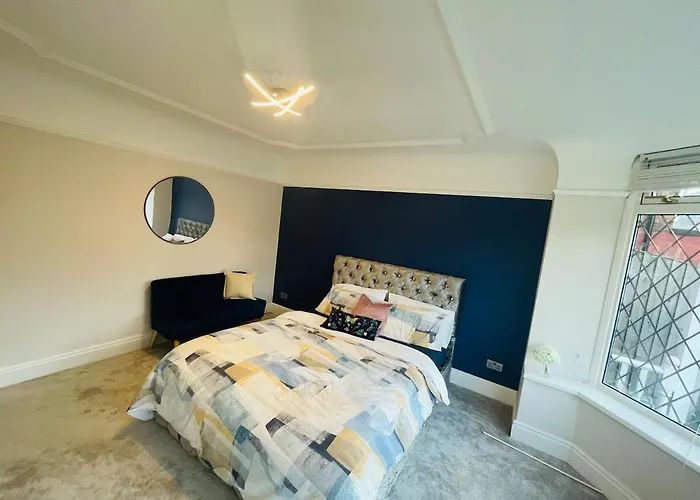 The Modern Bay - Stylish 5-bed Retreat With Garden * Λιντς