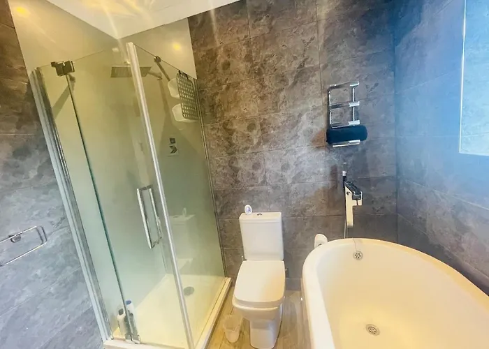 The Modern Bay - Stylish 5-bed Retreat With Garden Σπίτι διακοπών Λιντς