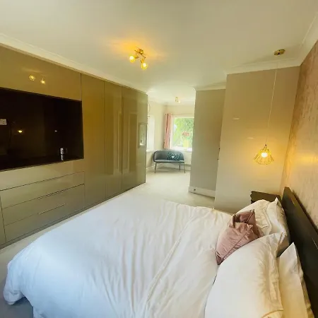 The Modern Bay - Stylish 5-bed Retreat With Garden Prázdninový dům Leeds (West Yorkshire)