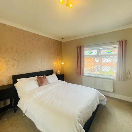 The Modern Bay - Stylish 5-bed Retreat With Garden Prázdninový dům Leeds (West Yorkshire)