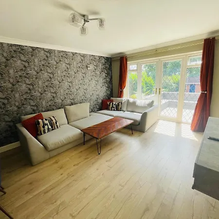 Prázdninový dům The Modern Bay - Stylish 5-bed Retreat With Garden Leeds (West Yorkshire)