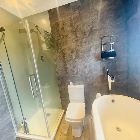 The Modern Bay - Stylish 5-bed Retreat With Garden Prázdninový dům Leeds (West Yorkshire)