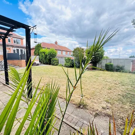 The Modern Bay - Stylish 5-bed Retreat With Garden Prázdninový dům