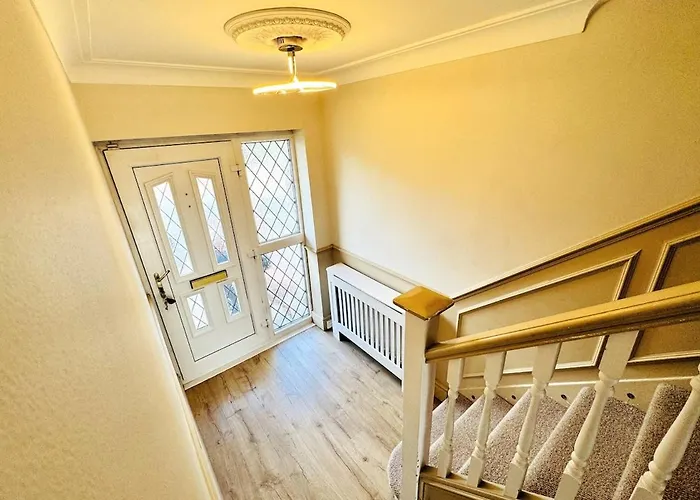 Holiday home The Modern Bay - Stylish 5-bed Retreat With Garden *