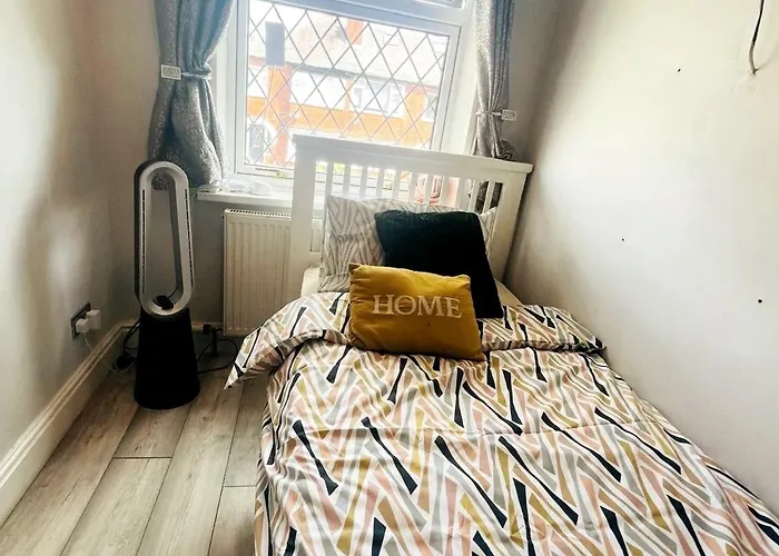 Holiday home The Modern Bay - Stylish 5-bed Retreat With Garden Leeds (West Yorkshire)